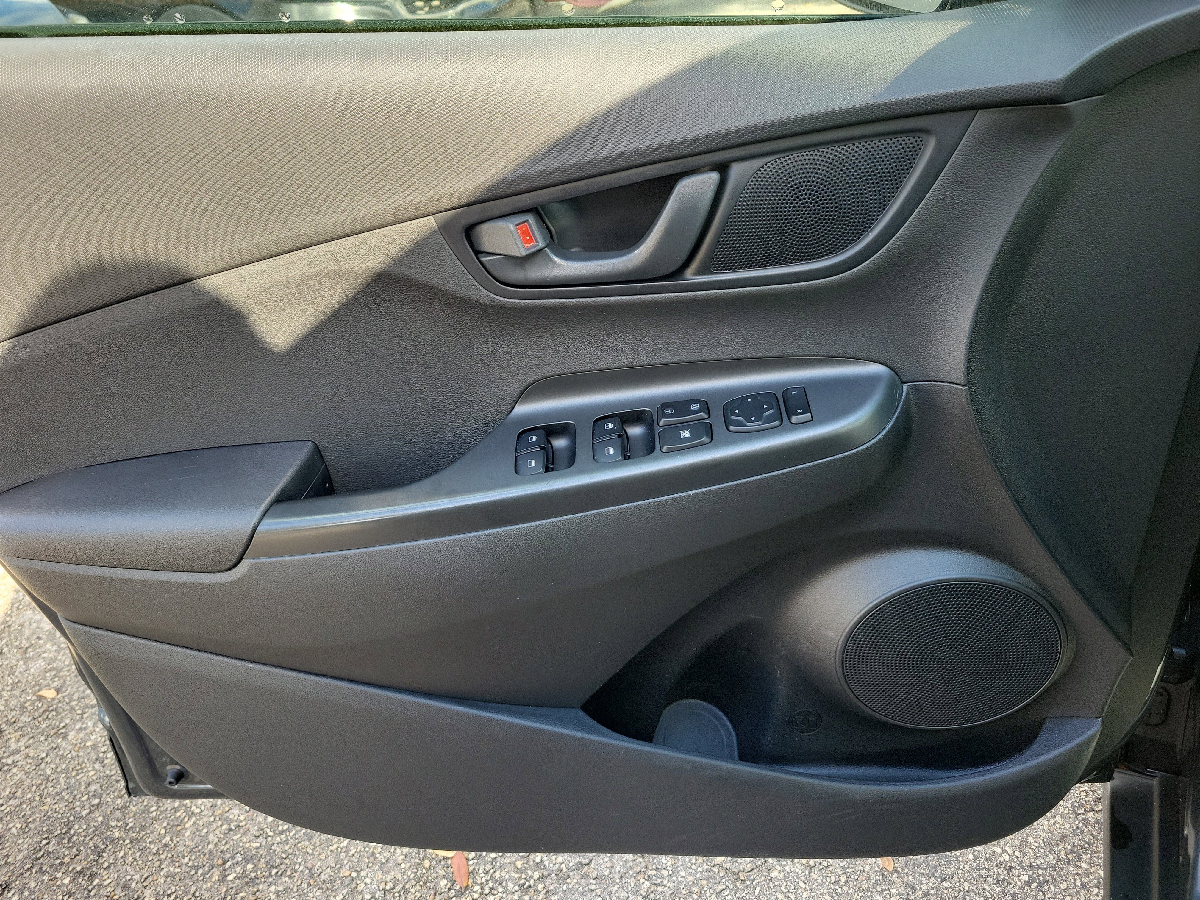 Used 2021 Hyundai Kona SE image 19