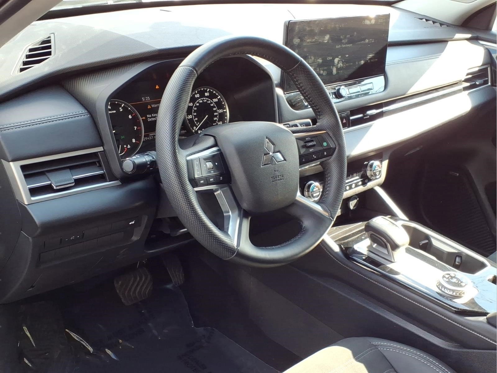 Used 2025 Mitsubishi Outlander SE AWD/4WD image 19