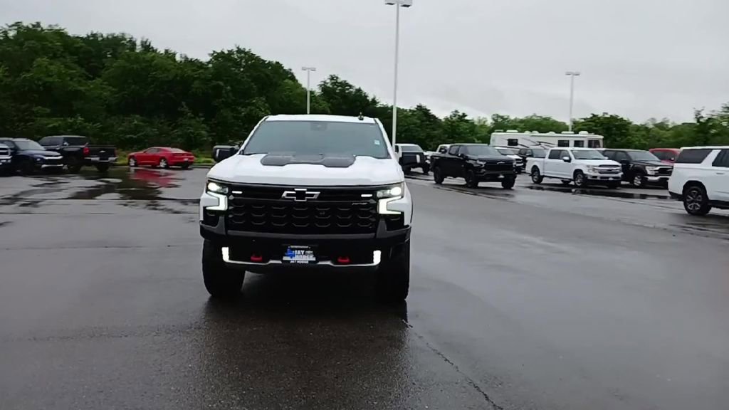Used 2022 Chevrolet Silverado 1500 ZR2 w/ Technology Package AWD/4WD image 3