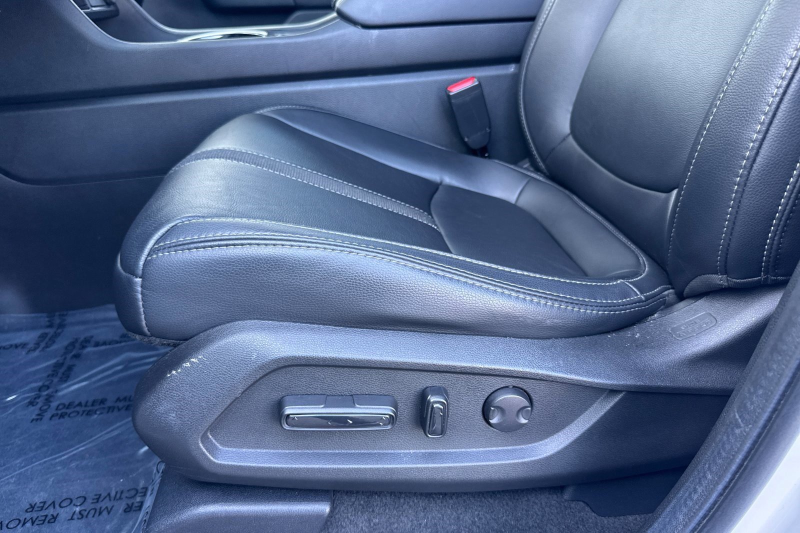 Certified 2025 Honda Pilot Touring image 14