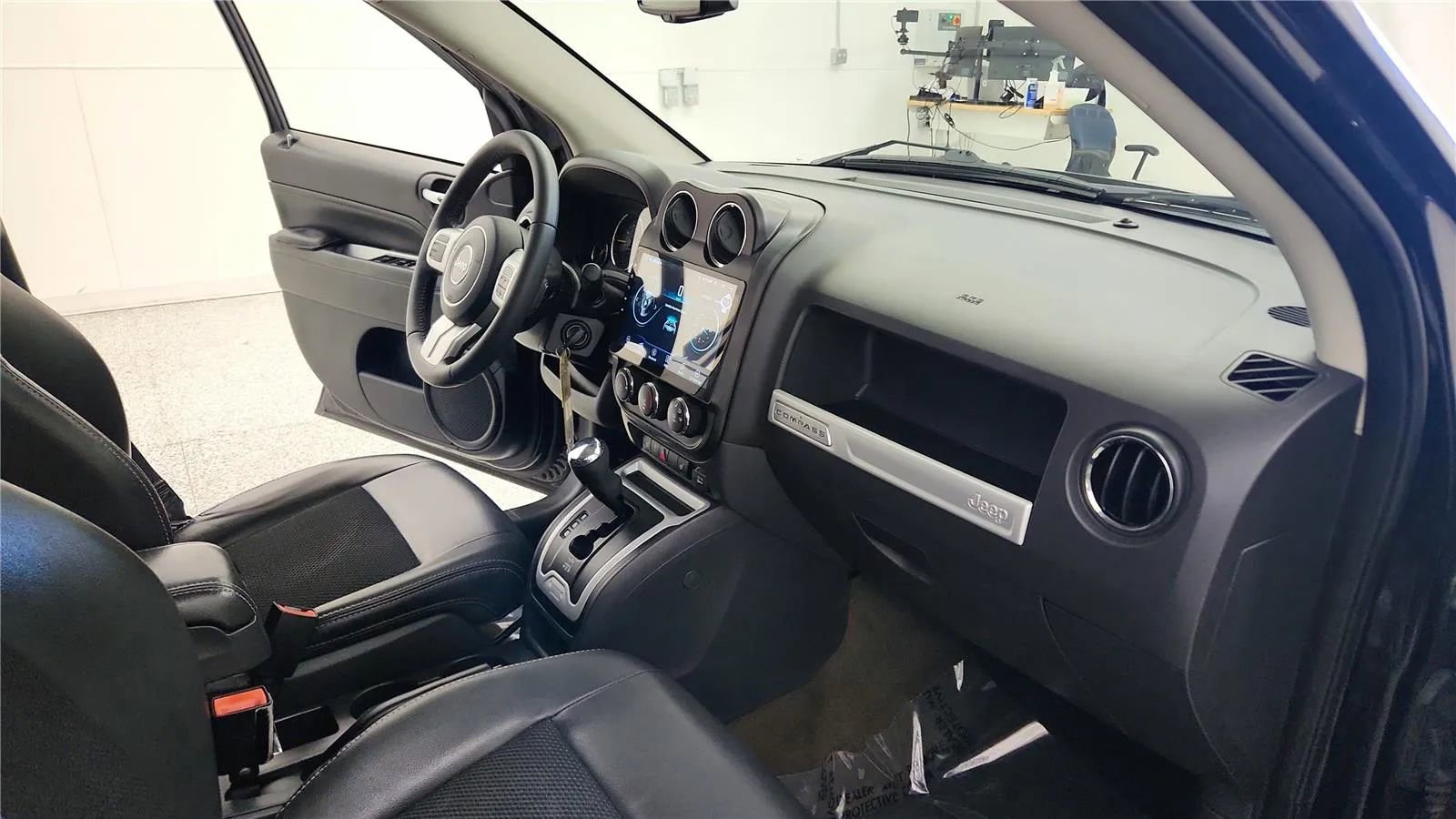 Used 2017 Jeep Compass Latitude image 33