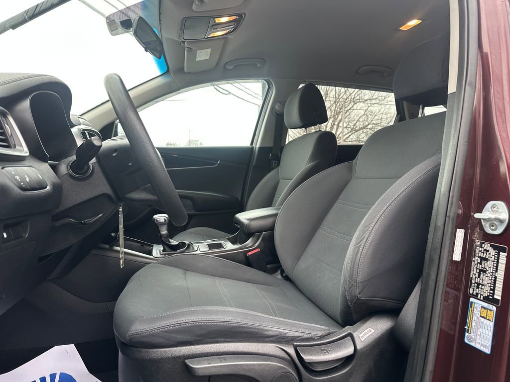 Used 2019 Kia Sorento LX image 3