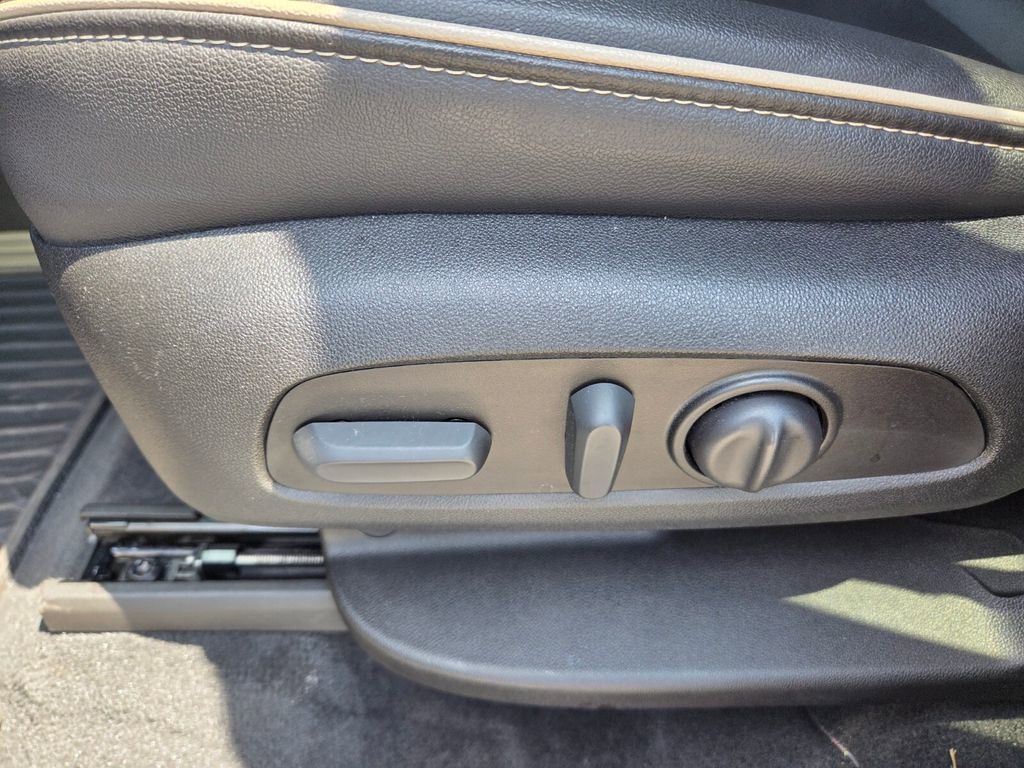 Certified 2023 Chevrolet Traverse Premier w/ Redline Edition image 6