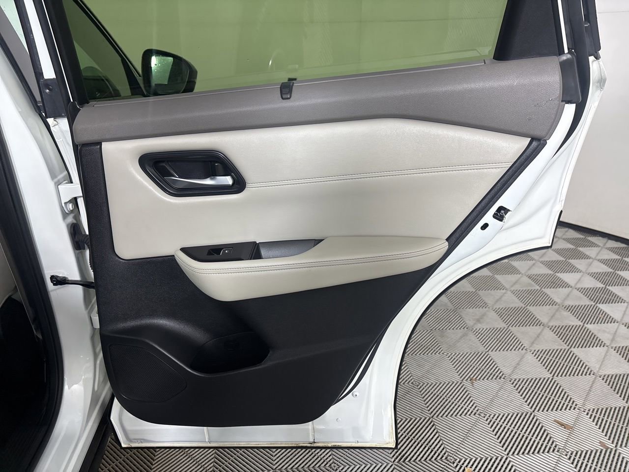 Used 2023 Nissan Rogue SL w/ SL Premium Package image 28