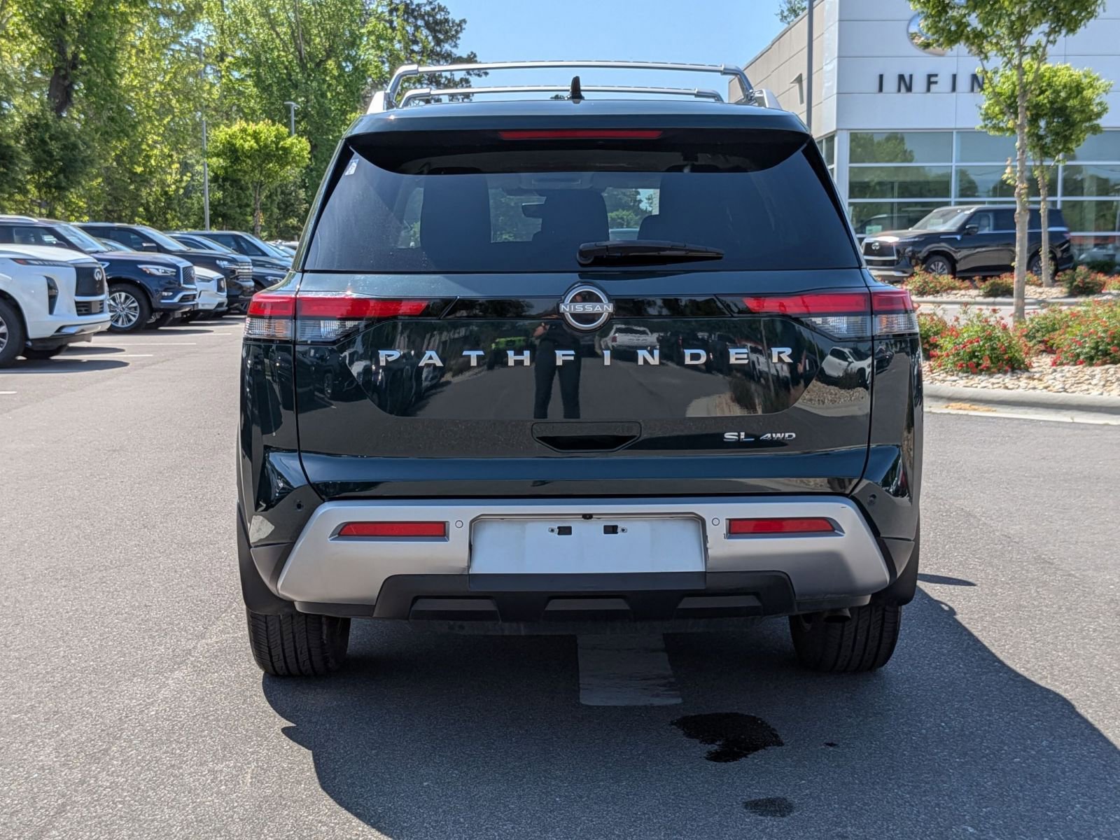 Used 2024 Nissan Pathfinder SL AWD/4WD image 4