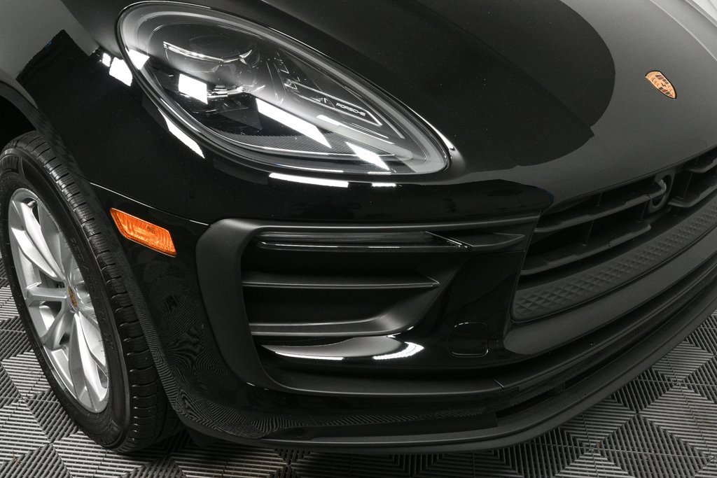 Certified 2025 Porsche Macan image 37