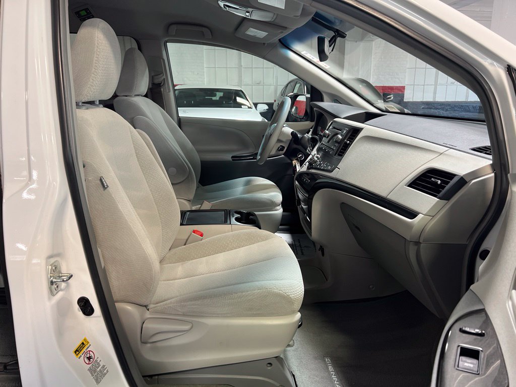 Used 2013 Toyota Sienna LE FWD image 21