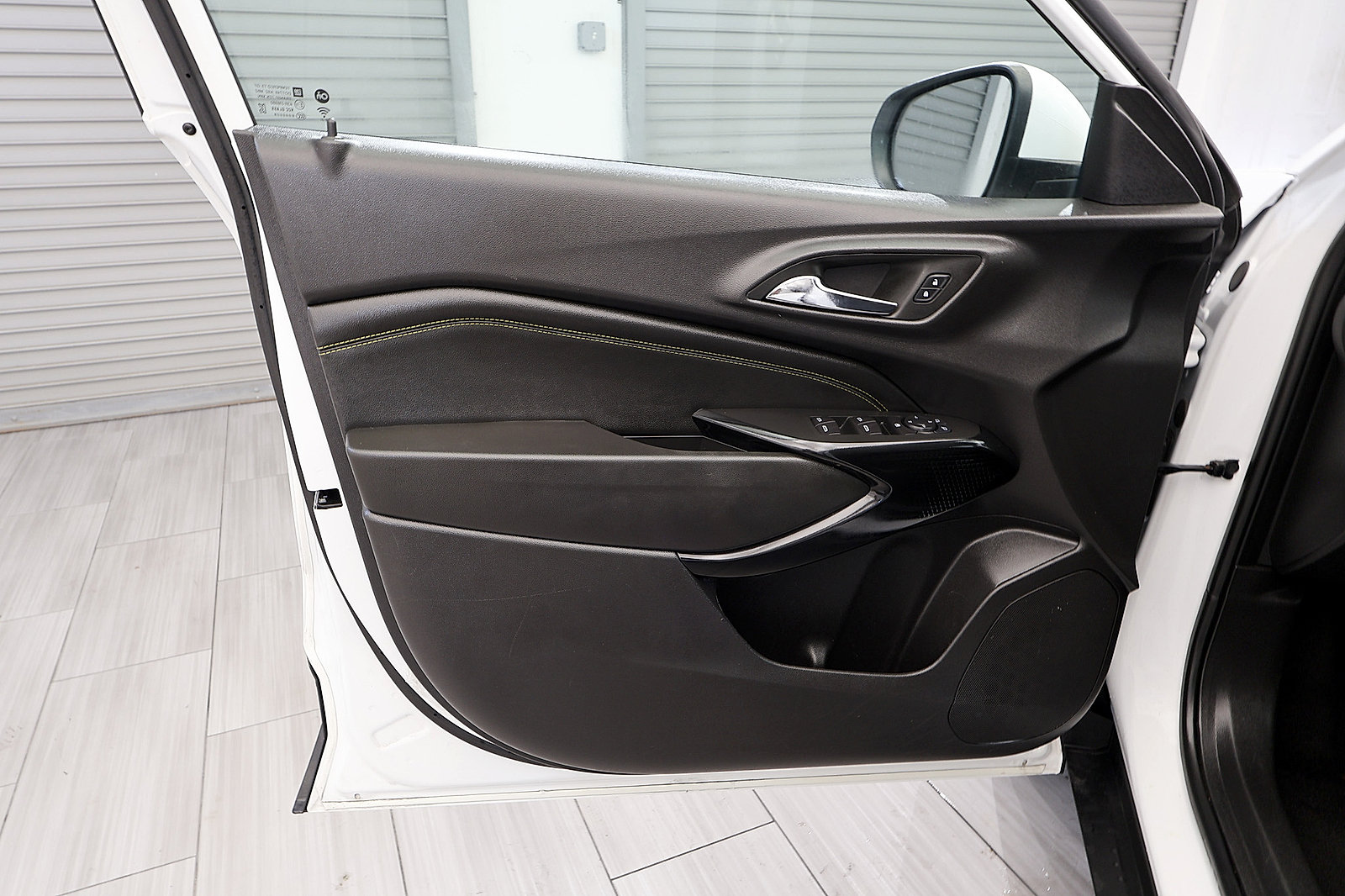 Used 2025 Chevrolet Trax LT FWD image 13