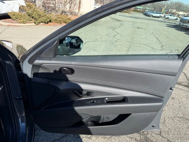Certified 2025 Hyundai Elantra Sport image 34