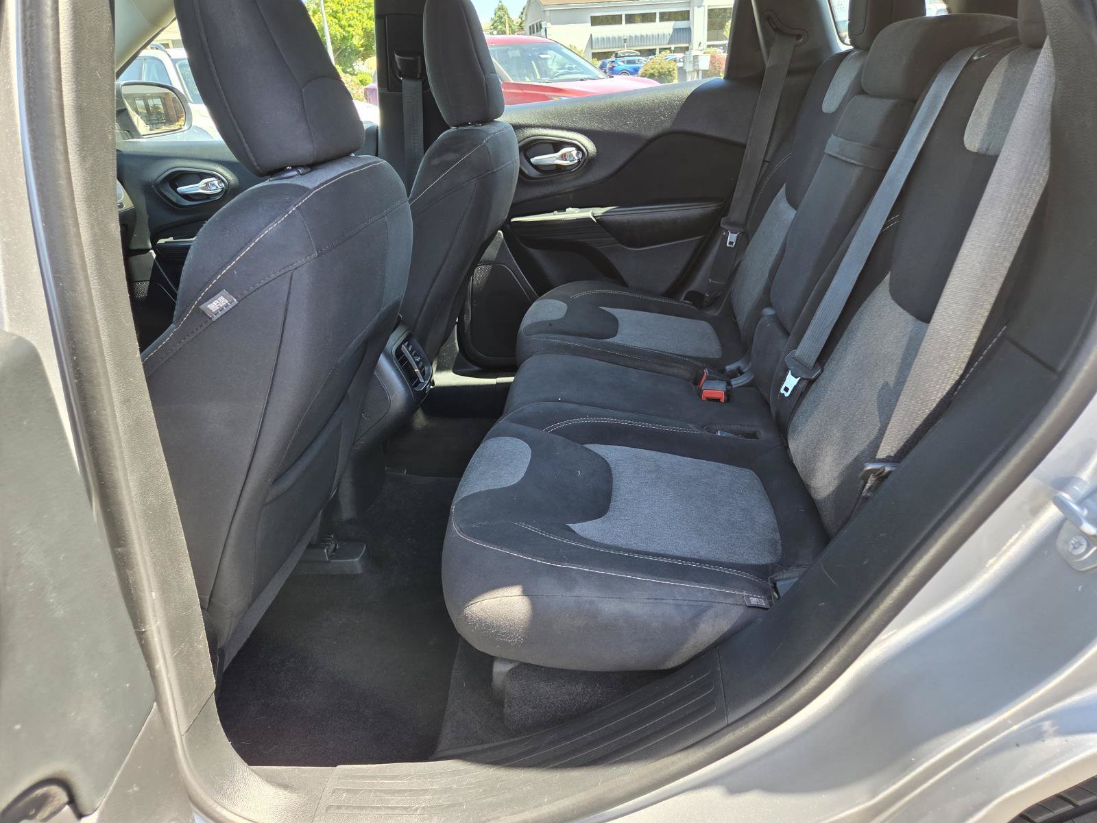 Used 2016 Jeep Cherokee Sport AWD/4WD image 13