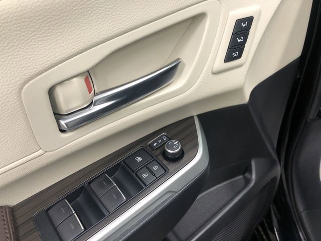 Used 2022 Toyota Sienna Platinum image 13