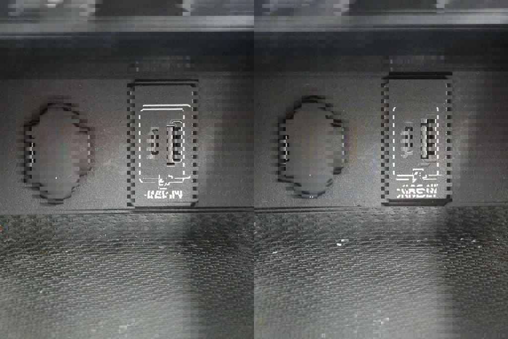 Used 2020 Nissan Pathfinder SV image 27