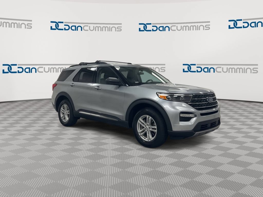 Used 2023 Ford Explorer XLT w/ Equipment Group 202A AWD/4WD image 2