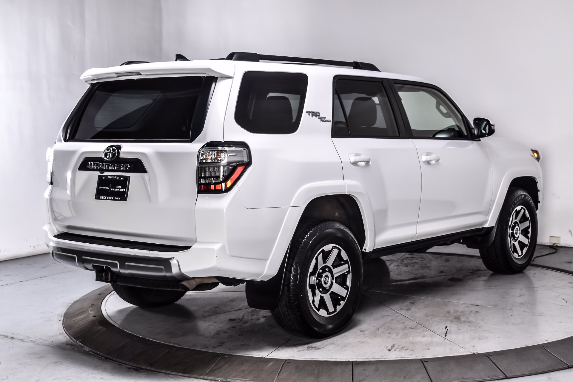 Used 2024 Toyota 4Runner TRD Off-Road Premium w/ Off Road Premium Plus Package AWD/4WD image 4