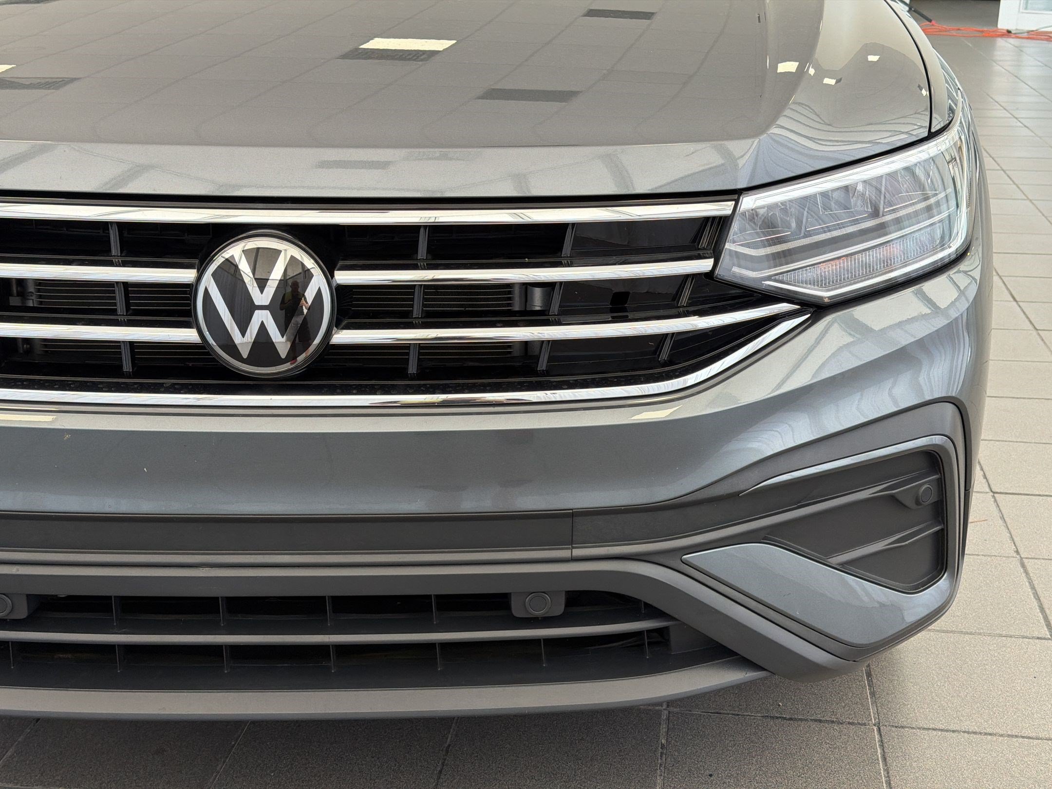 Certified 2024 Volkswagen Tiguan SE w/ Panoramic Sunroof Package FWD image 11