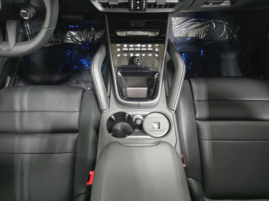 Certified 2025 Porsche Cayenne AWD/4WD image 20