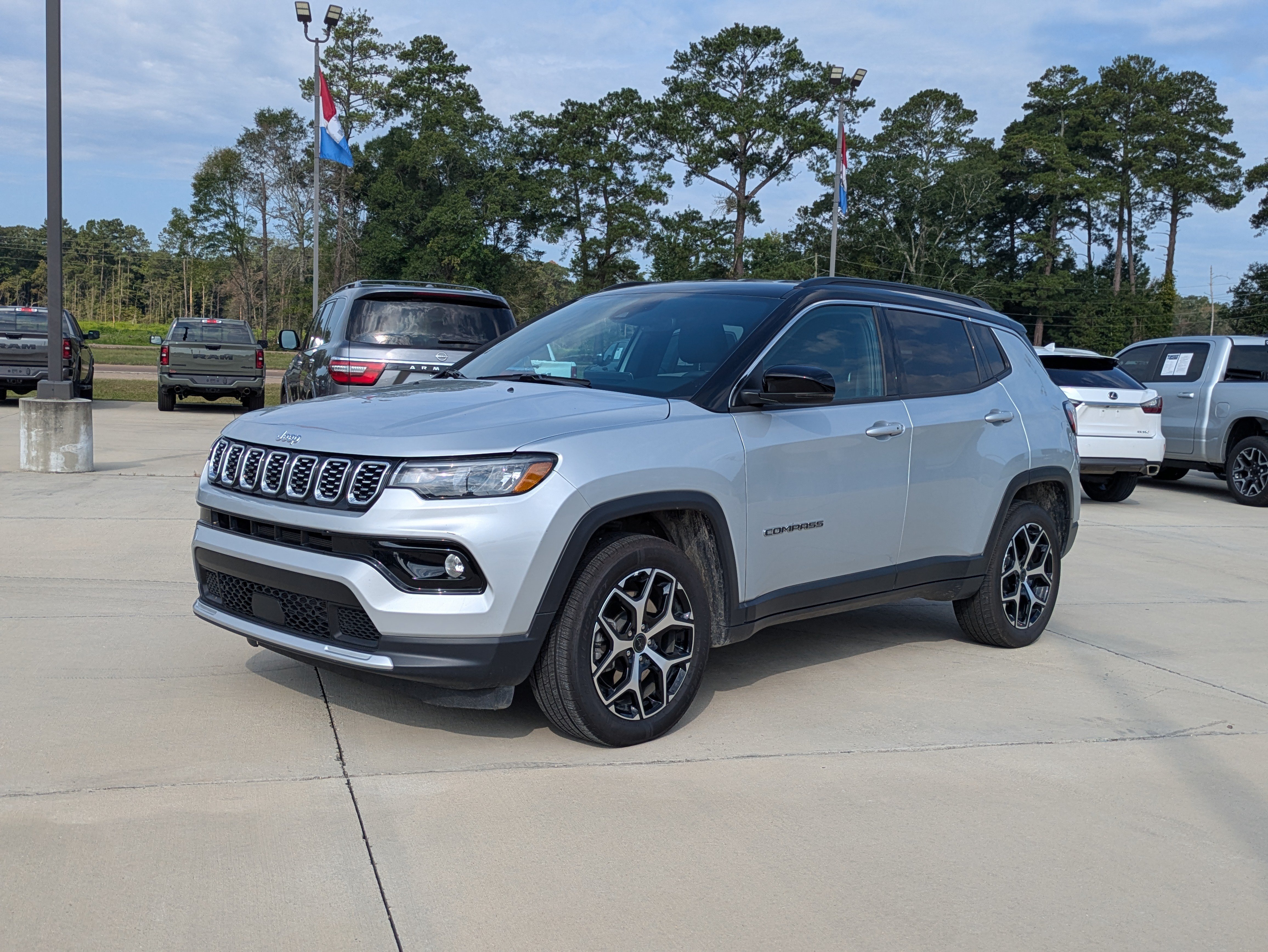 Used 2025 Jeep Compass Limited AWD/4WD image 4