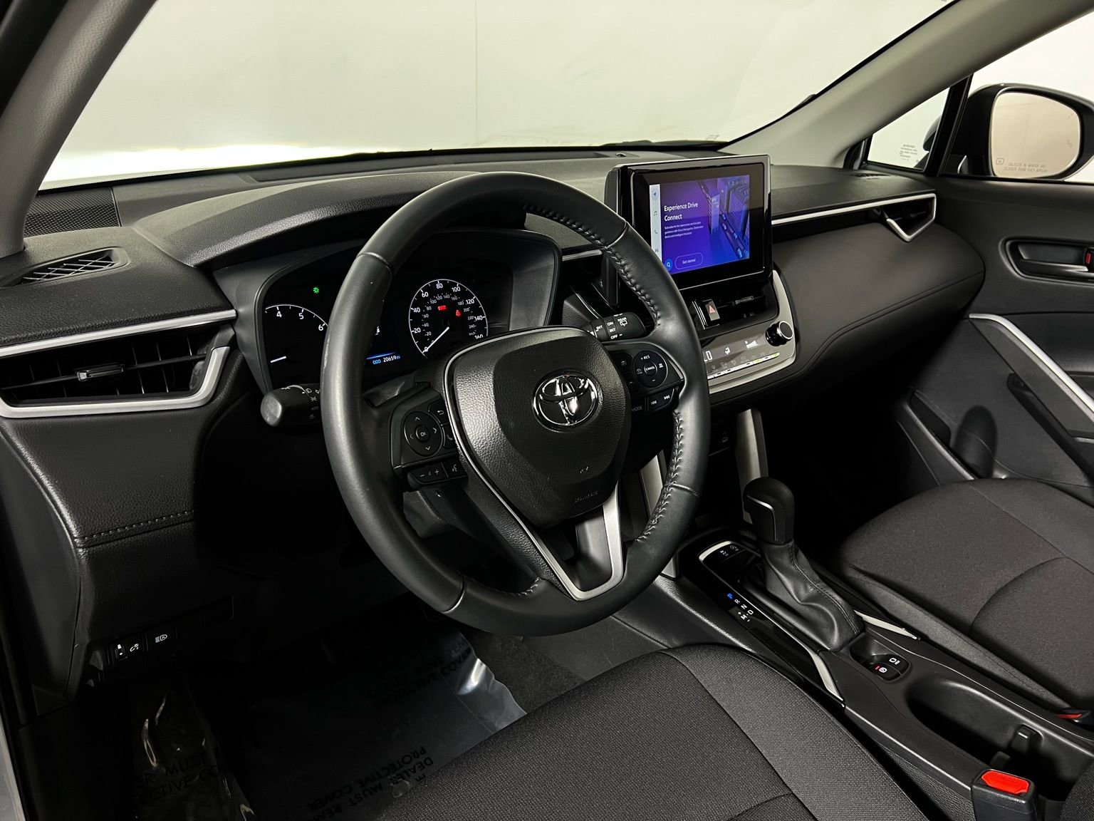 Certified 2025 Toyota Corolla Cross LE image 12