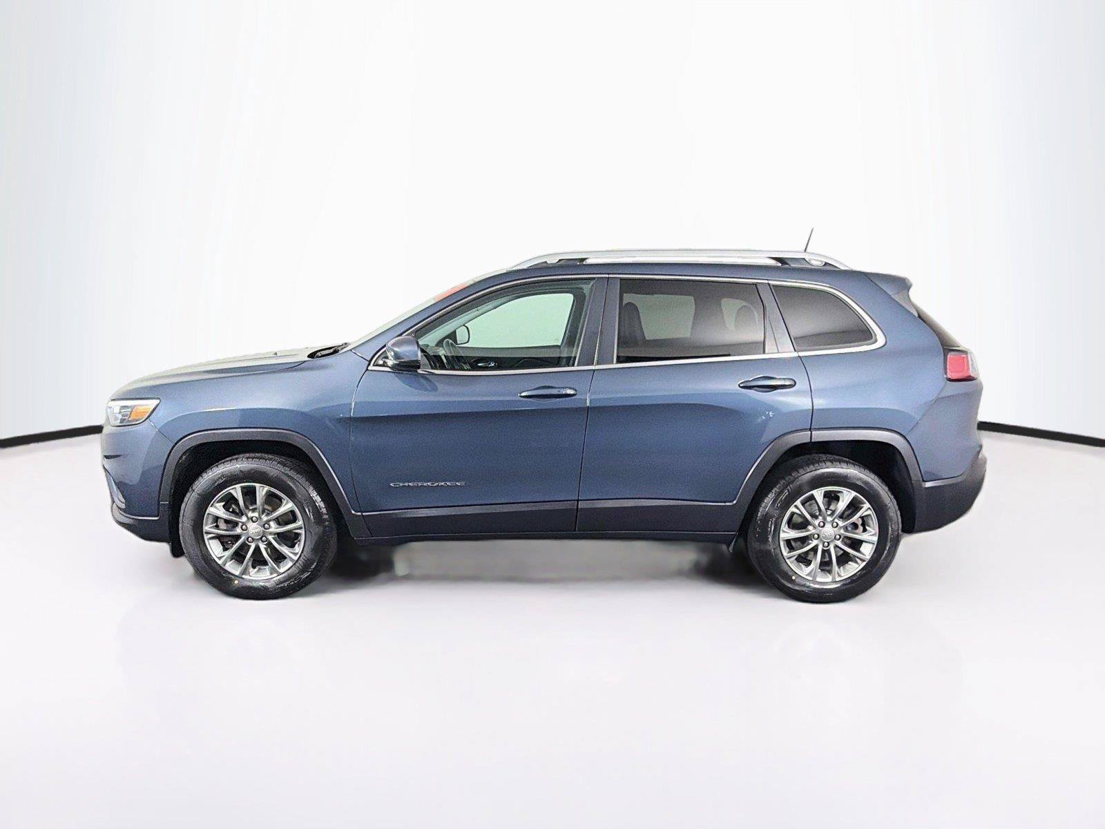 Used 2019 Jeep Cherokee Latitude Plus w/ Cold Weather Group AWD/4WD image 8