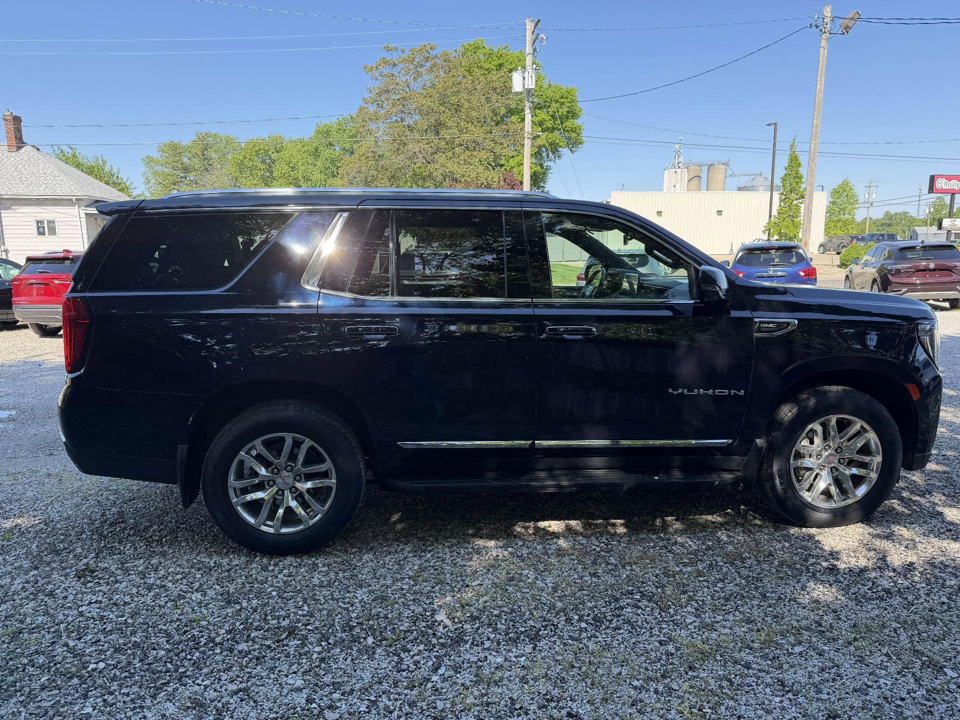 Used 2022 GMC Yukon SLT w/ SLT Luxury Package AWD/4WD image 6