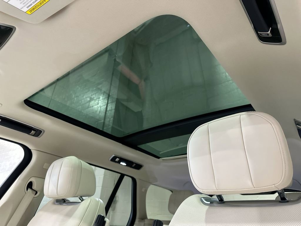 Used 2023 Land Rover Range Rover SE image 11