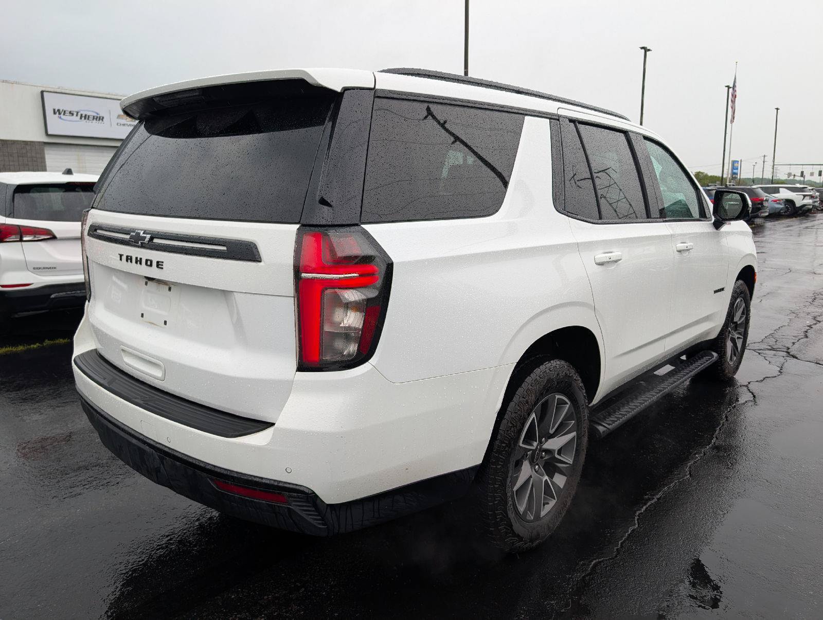 Used 2024 Chevrolet Tahoe Z71 w/ Z71 Off-Road Package AWD/4WD image 7