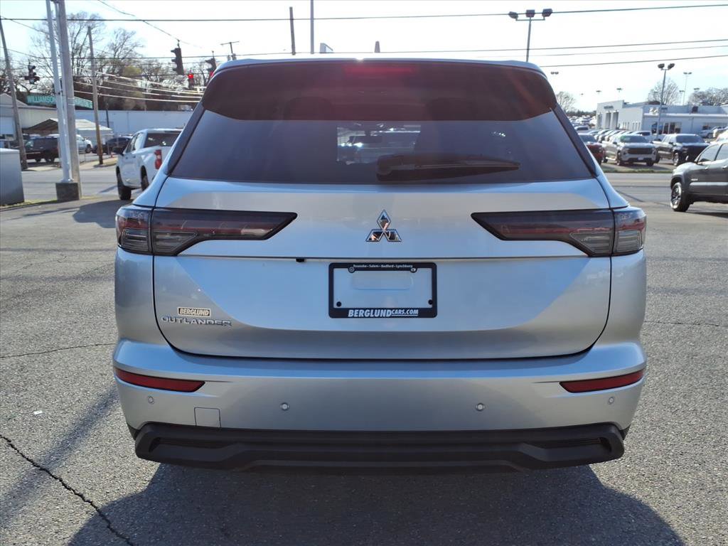 Used 2025 Mitsubishi Outlander ES image 5