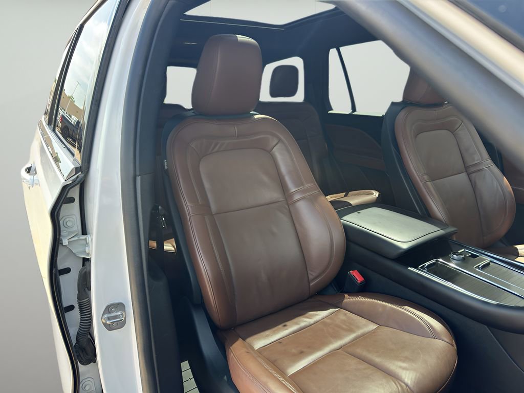 Used 2023 Lincoln Aviator Reserve w/ Elements Package Plus AWD/4WD image 12
