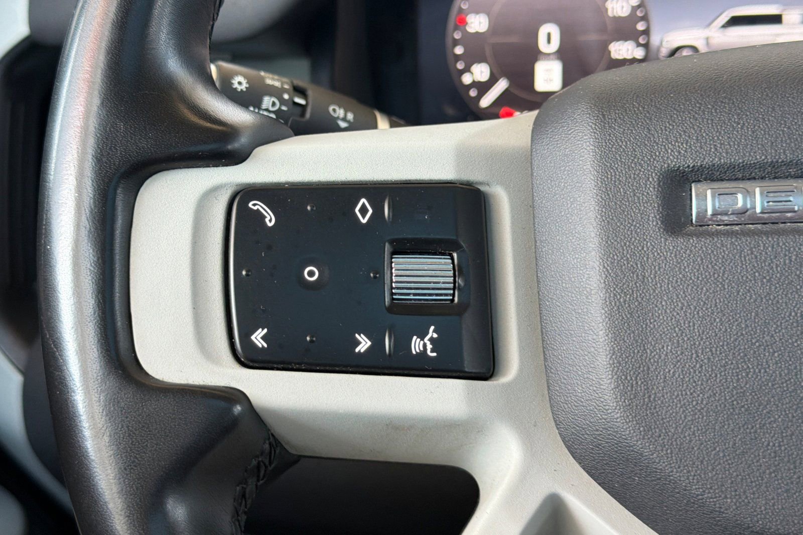 Used 2023 Land Rover Defender 110 S AWD/4WD image 26