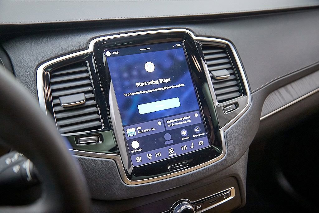 Certified 2023 Volvo XC90 T8 Ultimate w/ Protection Package Premier image 14