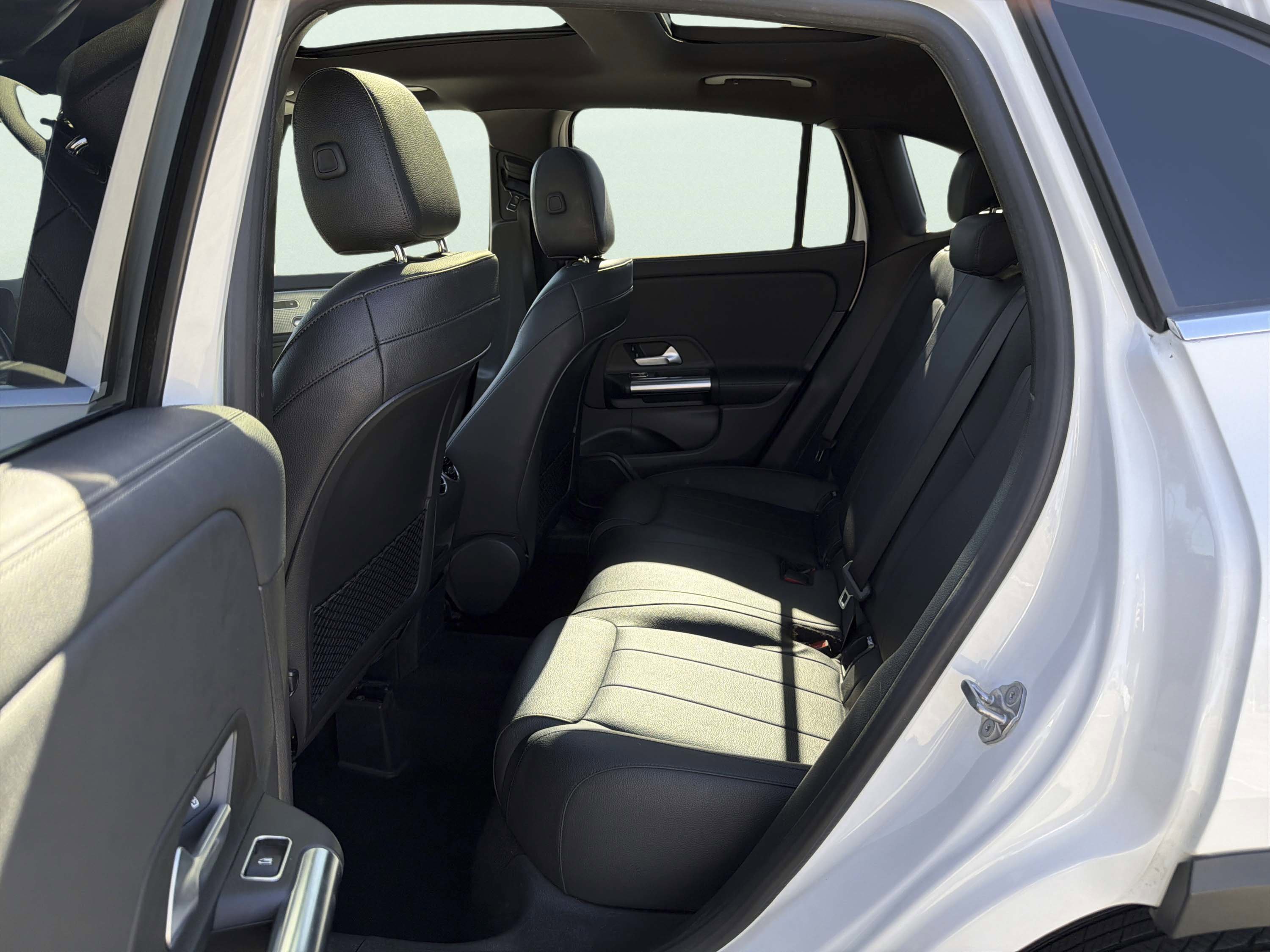 Used 2021 Mercedes-Benz GLA 250 4MATIC w/ Premium Package image 16