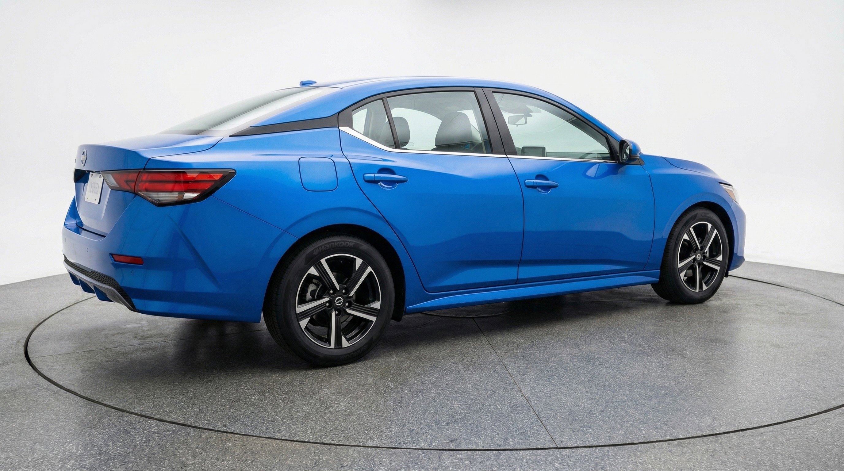 Used 2025 Nissan Sentra SV FWD image 9