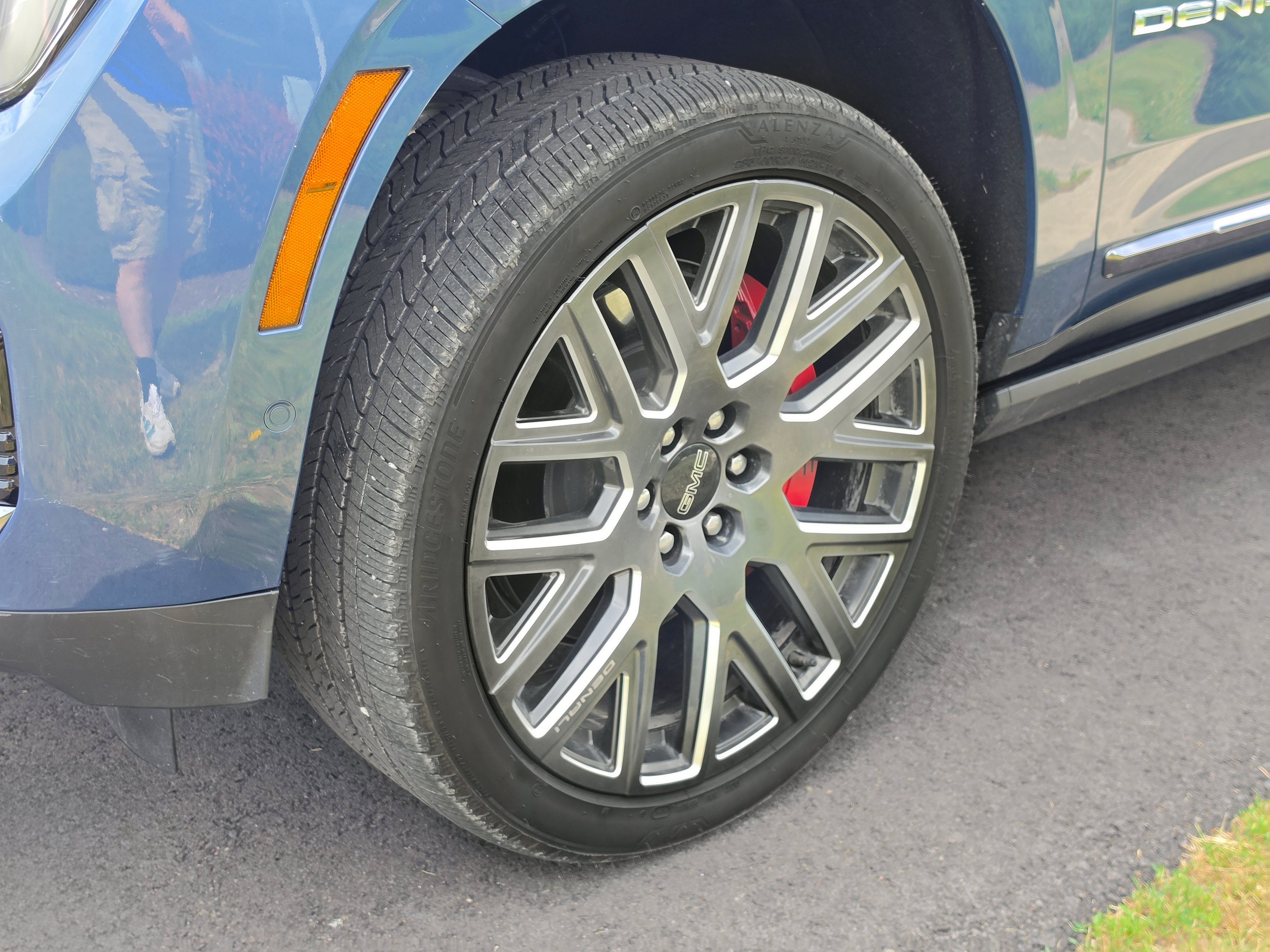Used 2025 GMC Yukon Denali Ultimate AWD/4WD image 11