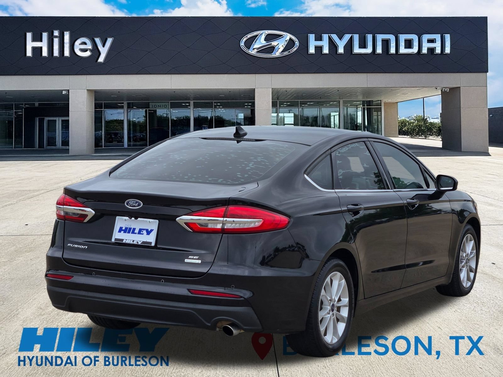 Used 2019 Ford Fusion SE FWD image 4