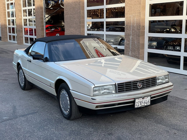 Used 1991 Cadillac Allante image 2