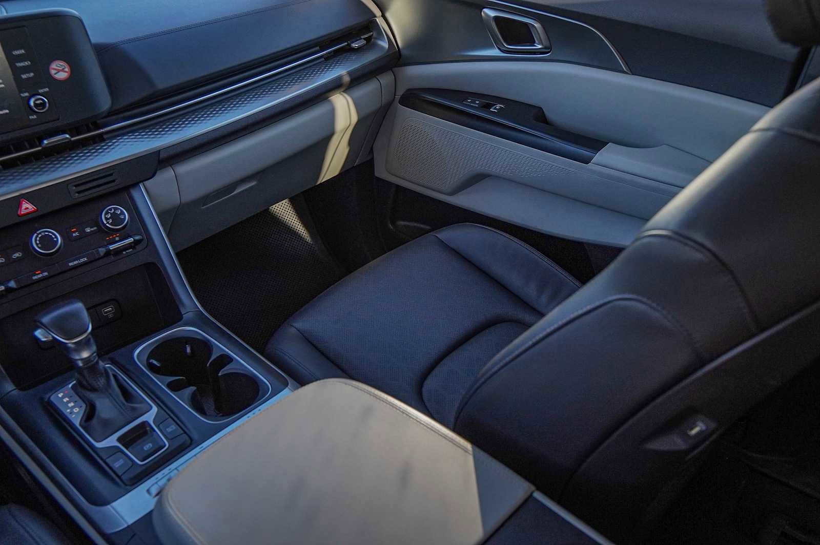 Certified 2024 Kia Carnival LX image 28