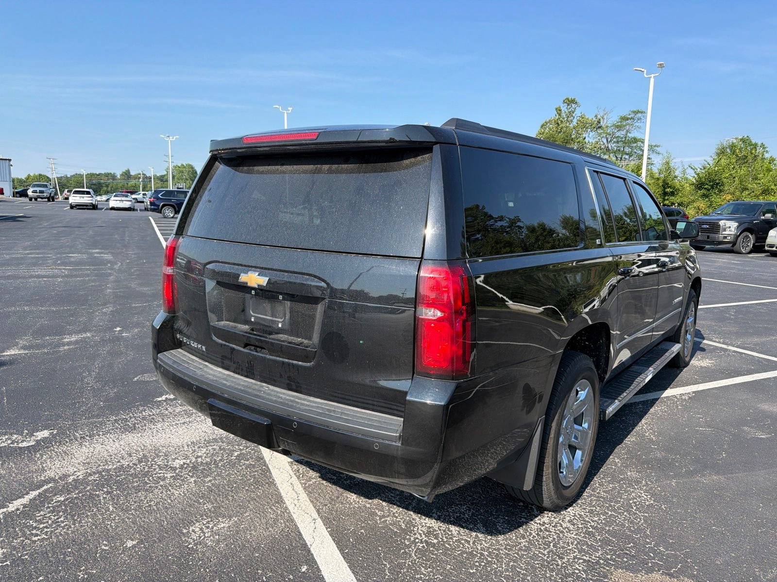 Used 2019 Chevrolet Suburban LT w/ LT Signature Package AWD/4WD image 6