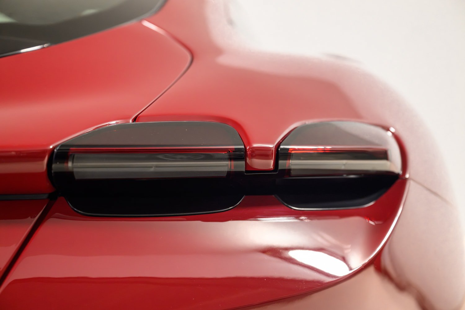Certified 2022 Ferrari Roma RWD image 38