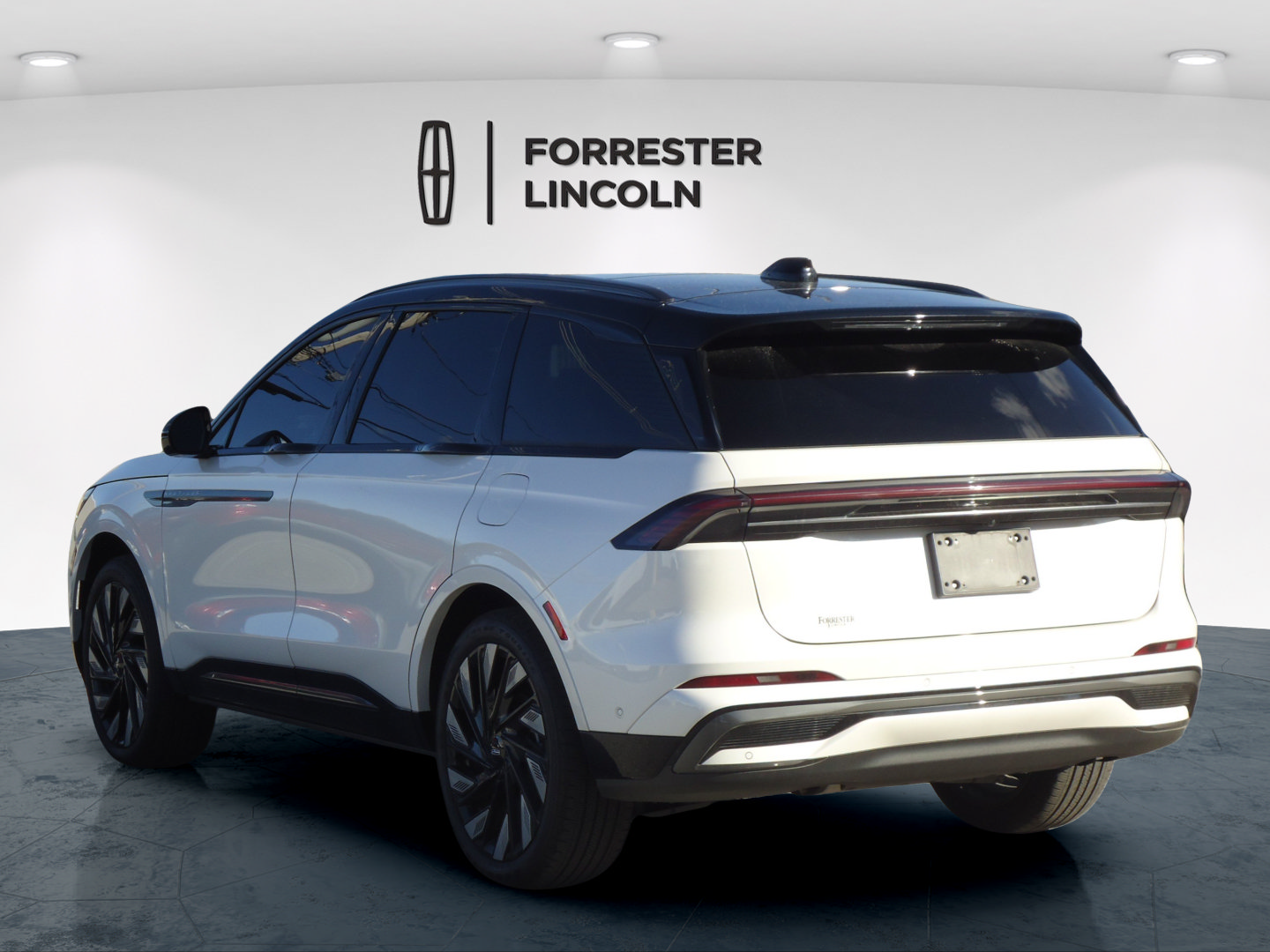 Used 2024 Lincoln Nautilus Reserve w/ Equipment Group 202A AWD/4WD image 5