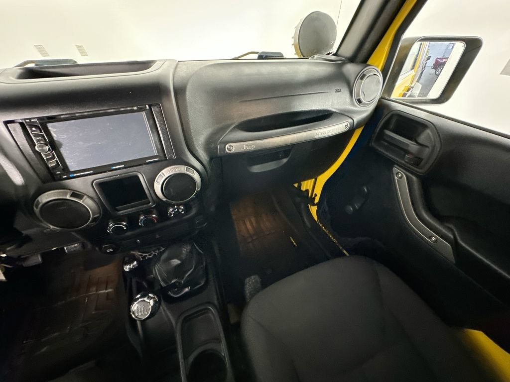 Used 2016 Jeep Wrangler Sport w/ Connectivity Group AWD/4WD image 11