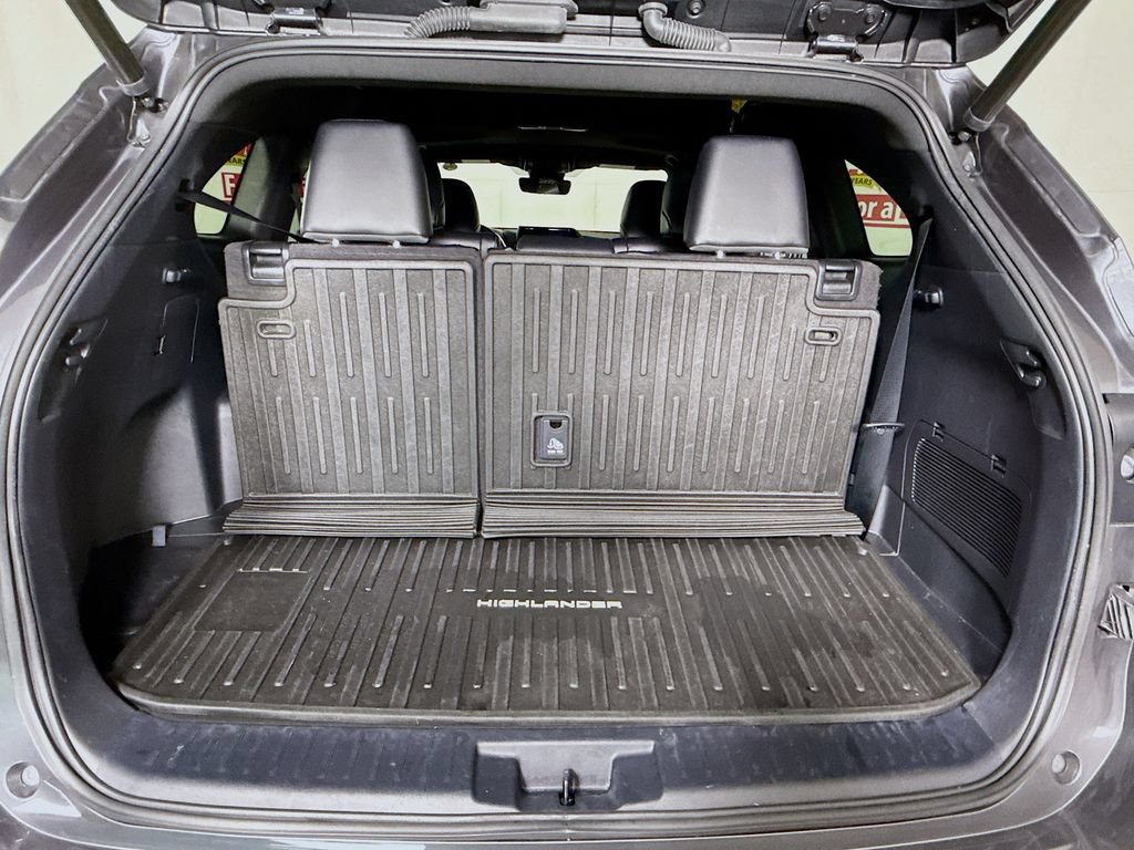 Used 2023 Toyota Highlander XSE AWD/4WD image 29