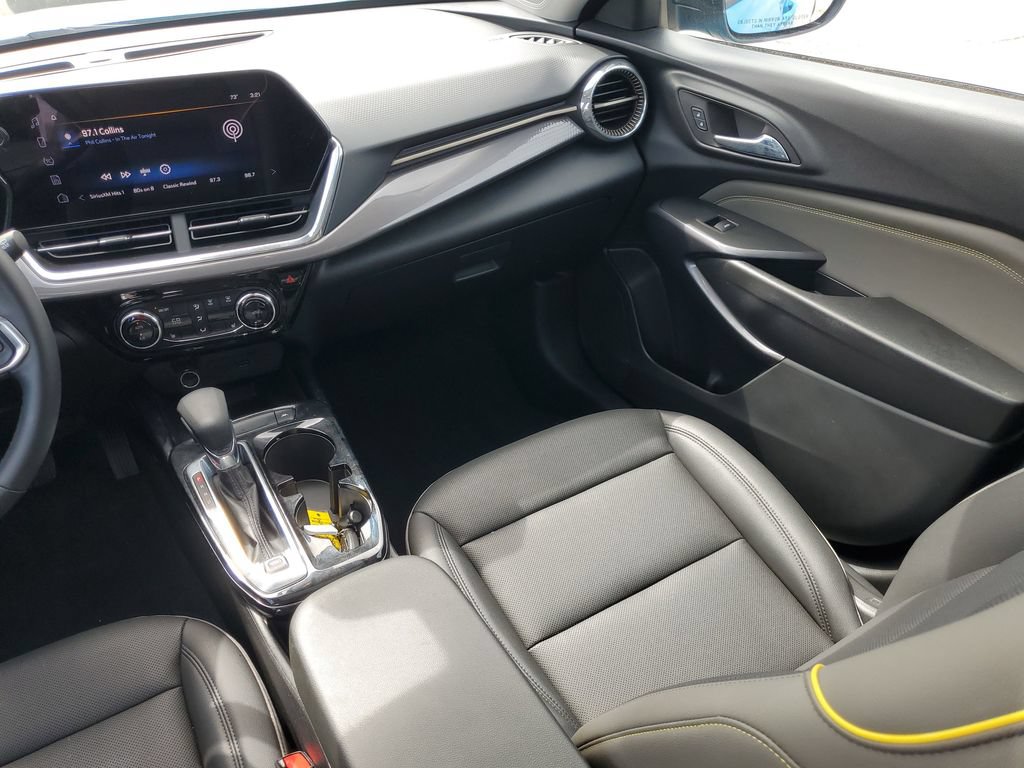 Used 2025 Chevrolet Trax ACTIV w/ Sunroof Package FWD image 14