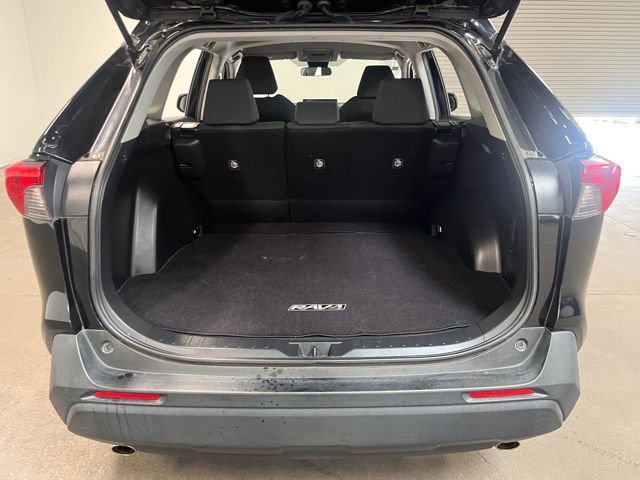 Used 2021 Toyota RAV4 LE w/ Carpet Mat Package (TMS) image 16