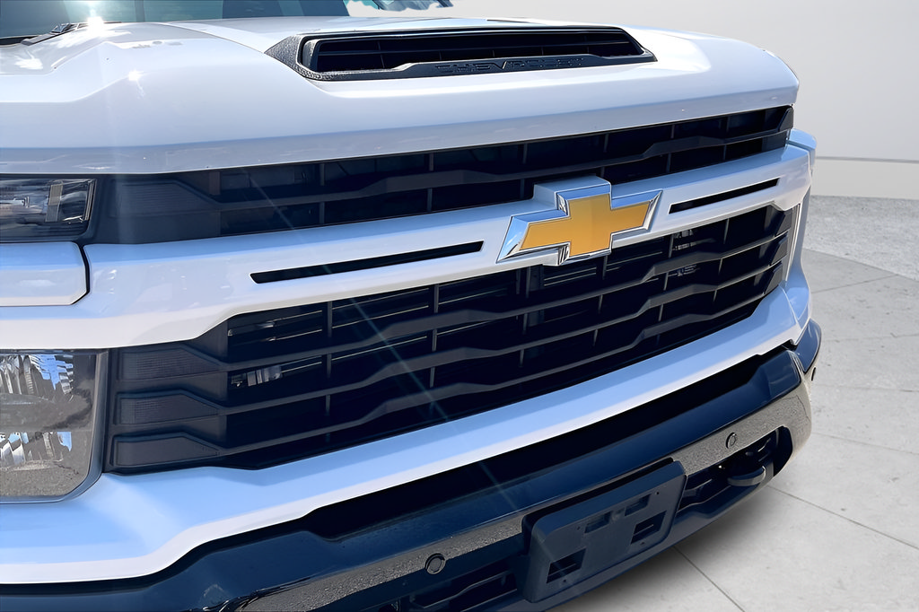 Used 2025 Chevrolet Silverado 2500 Custom w/ Custom Value Package AWD/4WD image 35