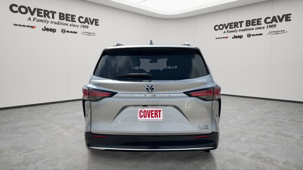 Used 2021 Toyota Sienna Limited image 8