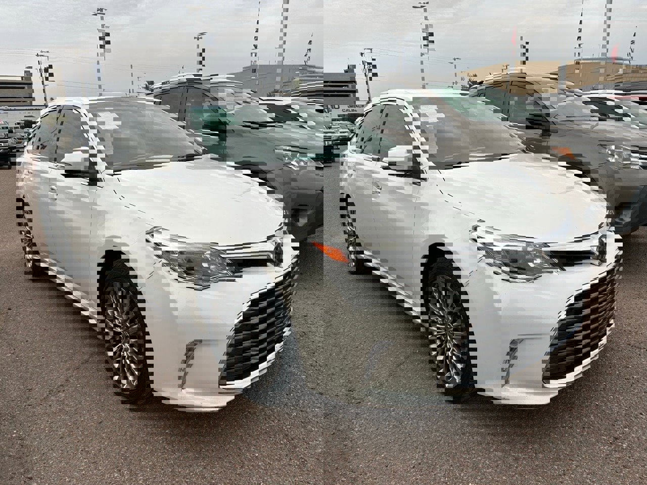 Used 2016 Toyota Avalon Limited image 2