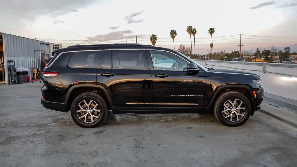 Certified 2024 Jeep Grand Cherokee L Limited w/ Luxury Tech Group II image 13