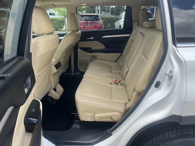 Used 2018 Toyota Highlander XLE image 28