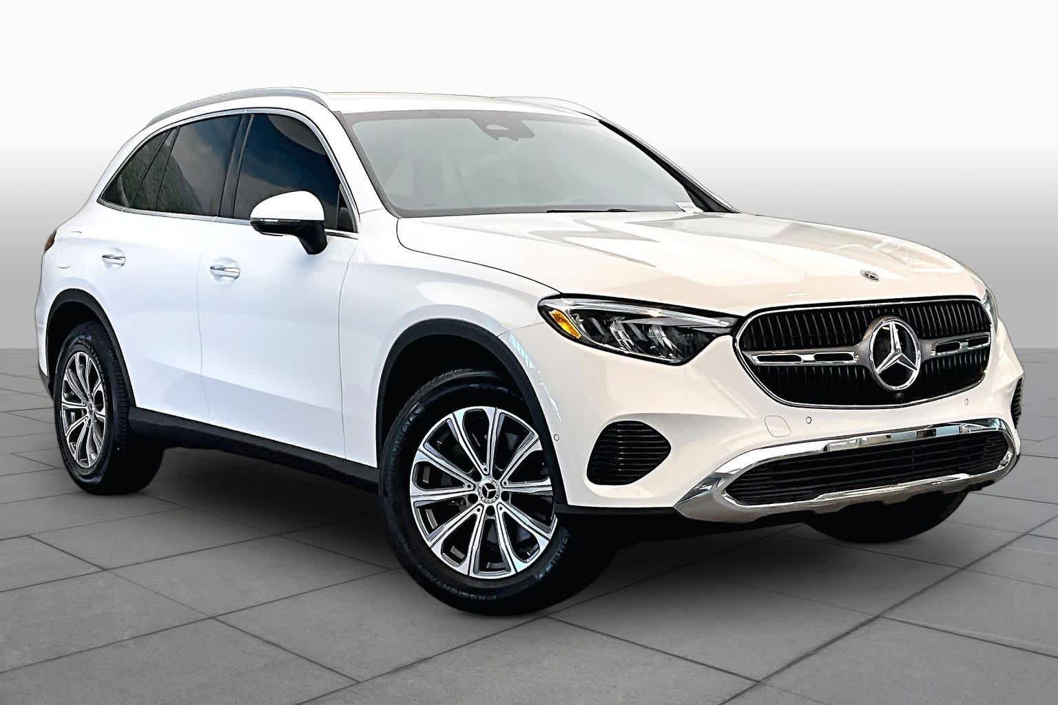 Used 2024 Mercedes-Benz GLC 300 4MATIC image 3