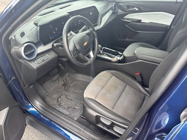 Used 2024 Chevrolet Trax LT w/ Driver Confidence Package FWD image 13